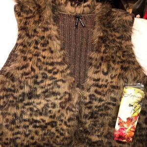 𝅺NWT Girls Medium Lapis Faux Fur Vest